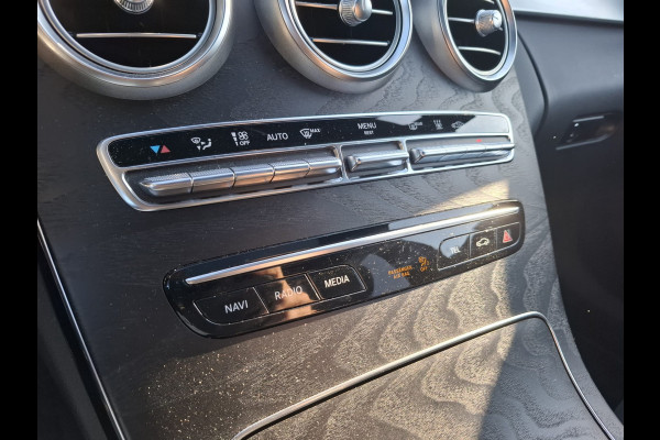 Mercedes-Benz C-Klasse Estate 300 e AMG Line Plug in Hybrid 320pk PHEV | Panodak | Luchtvering | Lederen Alcantara Sportstoelen Verwarmd | Burmester Audio | Adaptive Cruise | Navigatie | Apple Carplay |