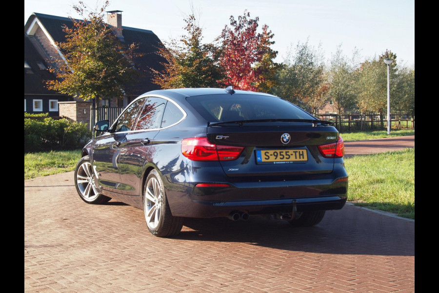 BMW 3-serie Gran Turismo 330i xDrive High Executive | Camera | Trekhaak | Cruise Control | Leer |