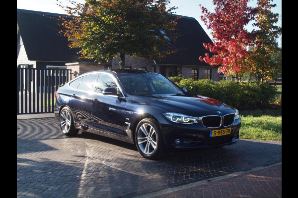 BMW 3-serie Gran Turismo 330i xDrive High Executive | Camera | Trekhaak | Cruise Control | Leer |