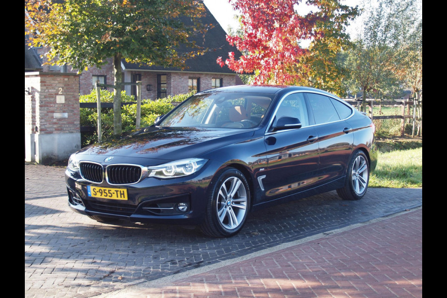 BMW 3-serie Gran Turismo 330i xDrive High Executive | Camera | Trekhaak | Cruise Control | Leer |