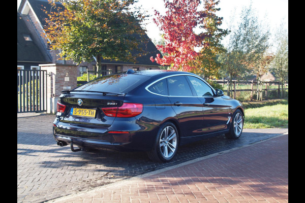 BMW 3-serie Gran Turismo 330i xDrive High Executive | Camera | Trekhaak | Cruise Control | Leer |