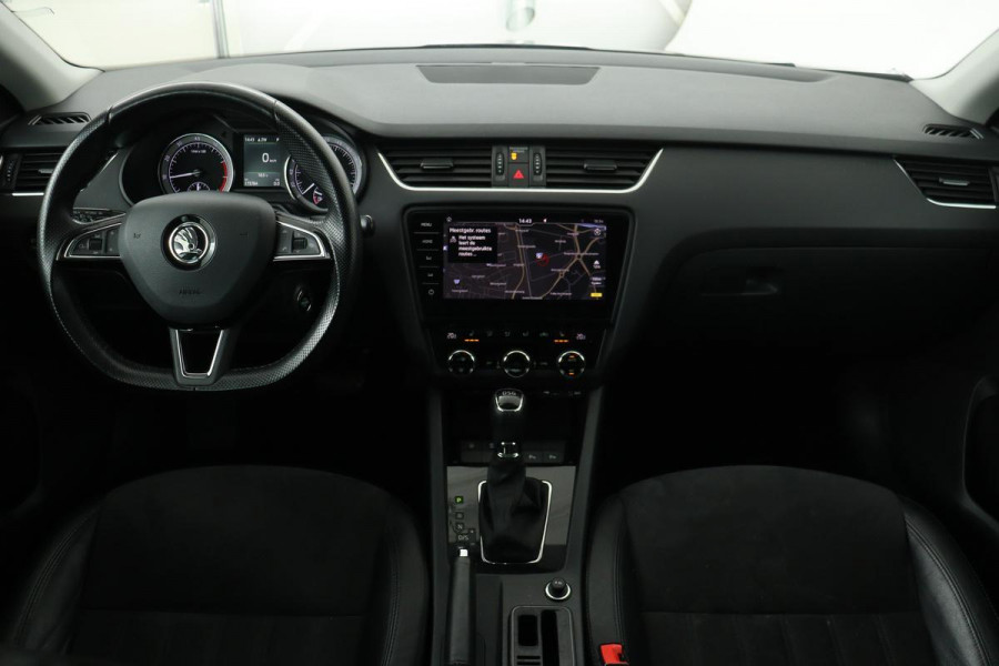 Škoda Octavia 1.0 TSI Style | Panoramadak | Alcantara | Trekhaak | Carplay | Stoelverwarming | Park Assist | Canton | Navigatie