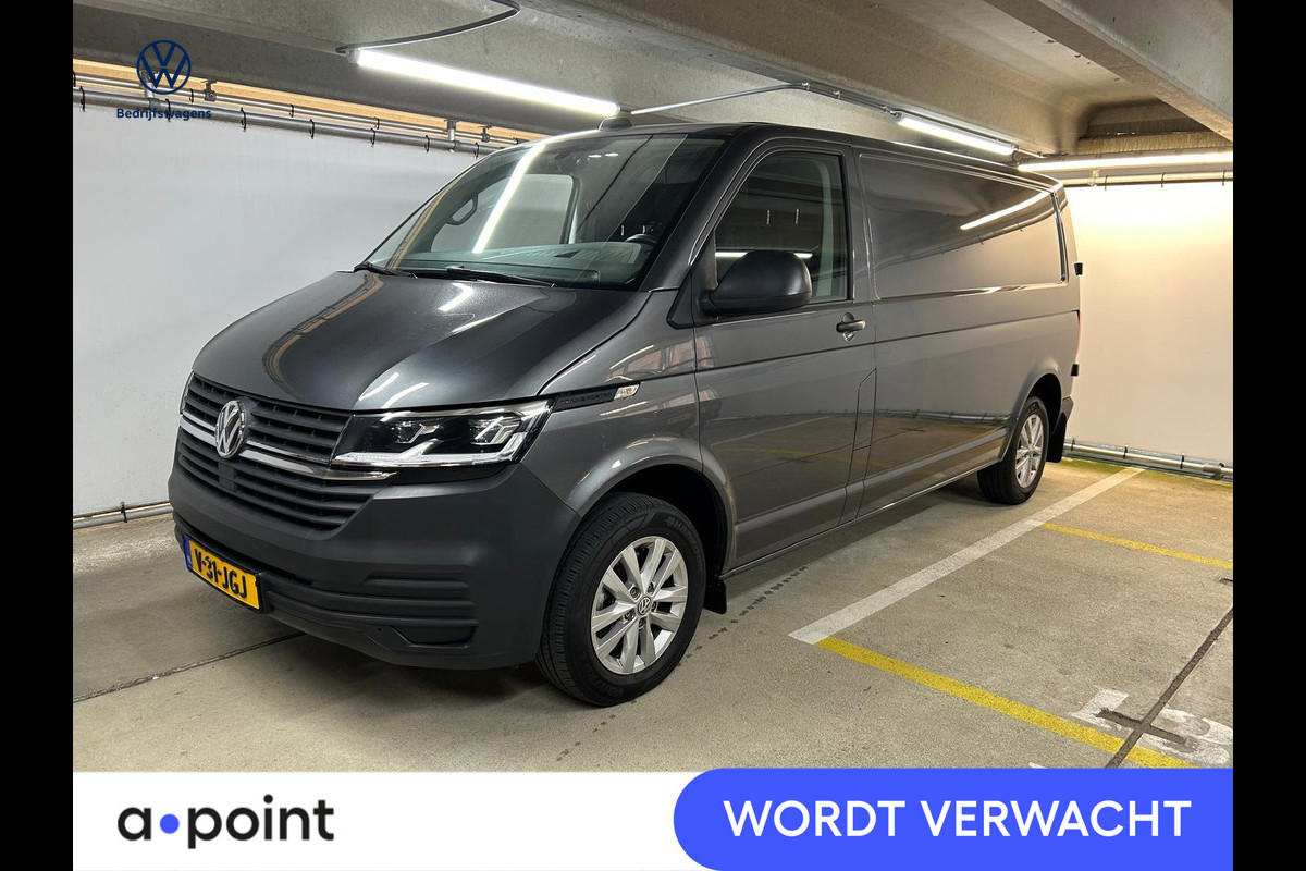 Volkswagen Transporter 2.0 TDI L2H1 30 Highline 150 PK DSG (Automaat) | LED koplampen | Navigatie via app | Trekhaak | Lichtmetalen velgen |