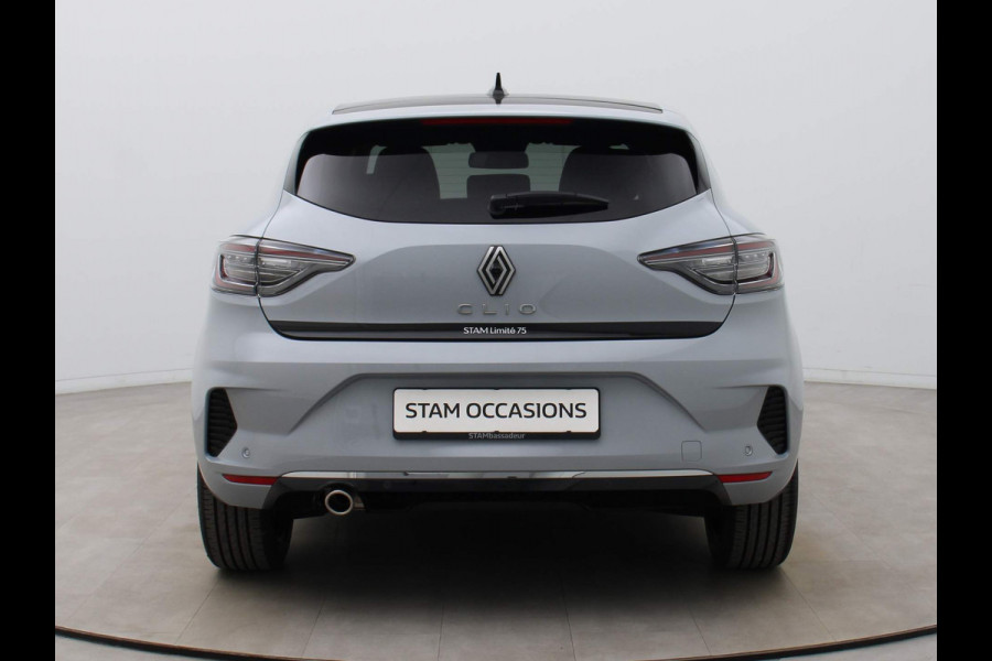 Renault Clio STAM Limité 75 TCe 90pk #19 van 75 Camera | Leder | 9,3" Navi | Stoel-/stuurverwarming | 17" Velgen