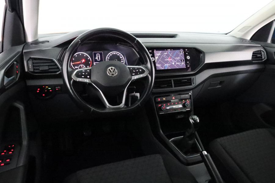 Volkswagen T-Cross 1.0 TSI Life 95 pk | Navigatie | Parkeersensoren | Adaptieve cruise control | Autom. airco | Dodehoek detectie |