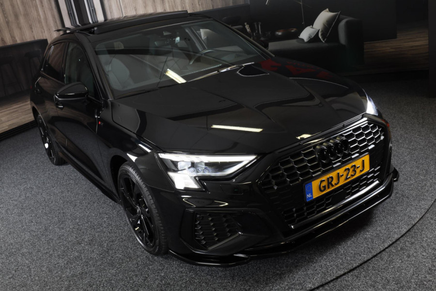 Audi A3 Sportback 40 TFSI e S Line Competition / Acc / Lane Assist / Dode Hoek Detectie / B & O / Pano / Camera / Led / Matrix