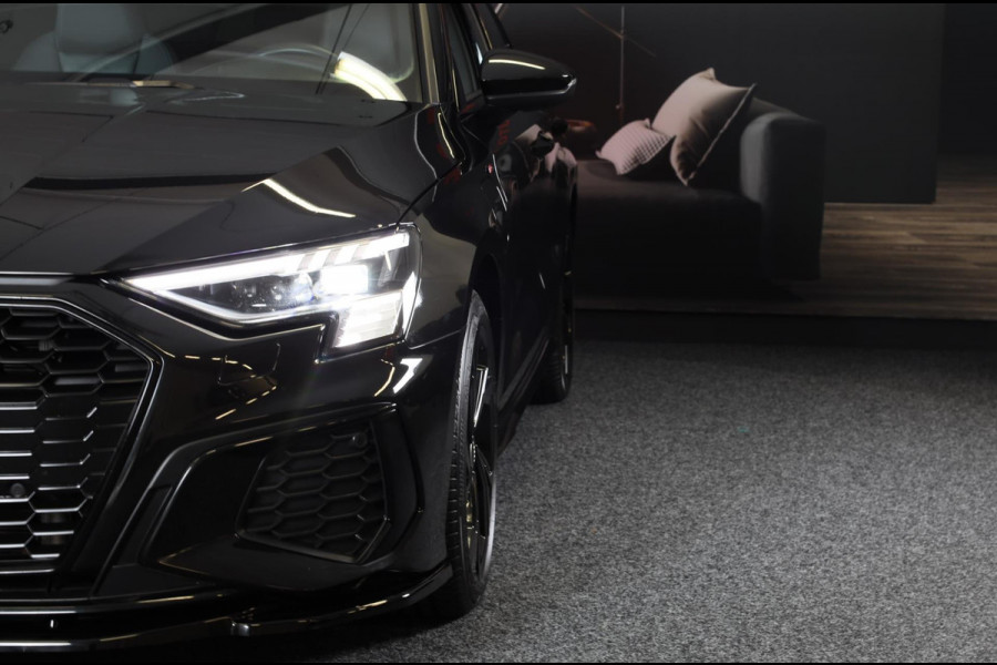 Audi A3 Sportback 40 TFSI e S Line Competition / Acc / Lane Assist / Dode Hoek Detectie / B & O / Pano / Camera / Led / Matrix