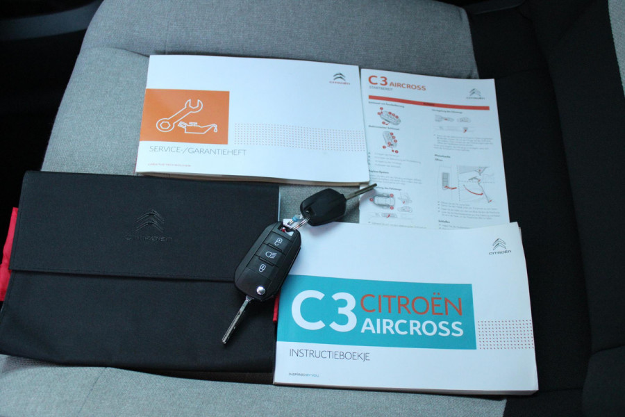 Citroën C3 Aircross 1.2 110PK AUTOMAAT SHINE | NAVIGATIE | APPLE CARPLAY/ANDROID AUTO | DAB+ RADIO | CRUISE CONTROL | LICHTMETALEN VELGEN | PARKEER SENSOREN VOOR EN ACHTER | ALL SEASON BANDEN | ZONNESCHERMEN ACHTER | CLIMATE CONTROL |