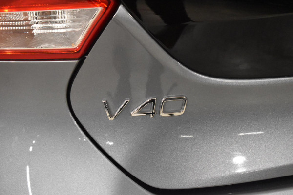 Volvo V40 2.0 T3 Nordic+ / Navigatie / Cruise Control / Stoelverwarming Voor / LM Velgen / Trekhaak /