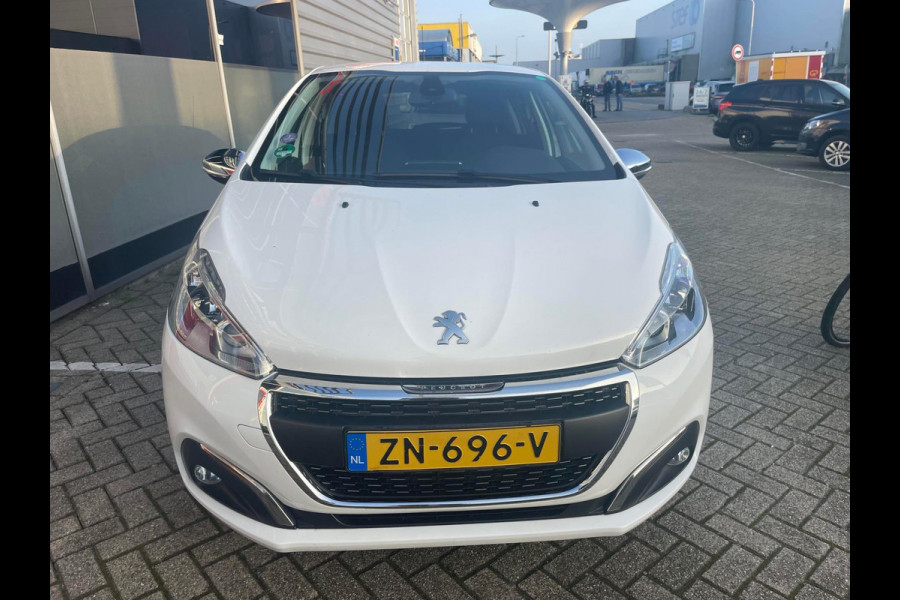 Peugeot 208 1.2 PureTech Signature