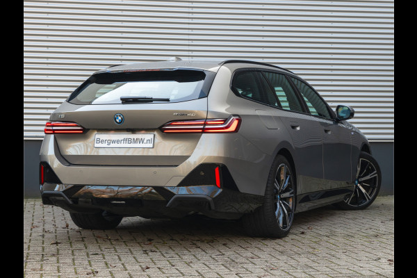 BMW i5 Touring eDrive40 M-Sport - Driving Ass Prof - Parking Ass Plus - Live Cockpit Prof