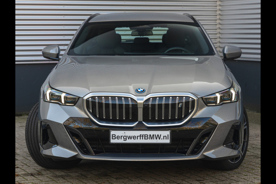 BMW i5 Touring eDrive40 M-Sport - Driving Ass Prof - Parking Ass Plus - Live Cockpit Prof