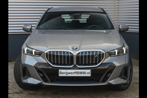 BMW i5 Touring eDrive40 M-Sport - Driving Ass Prof - Parking Ass Plus - Live Cockpit Prof