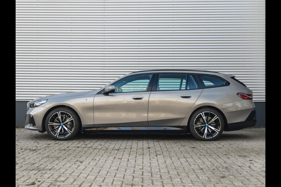 BMW i5 Touring eDrive40 M-Sport - Driving Ass Prof - Parking Ass Plus - Live Cockpit Prof