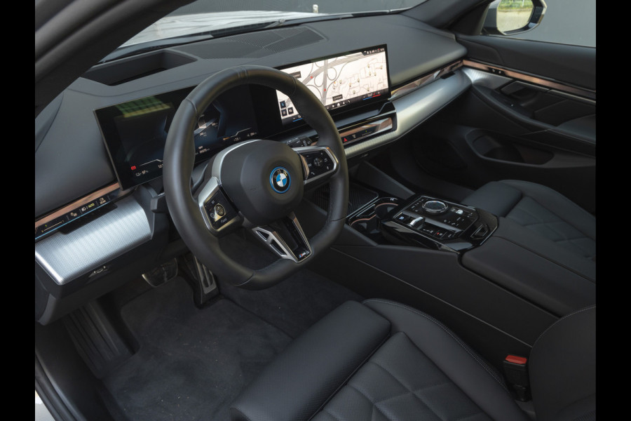 BMW i5 Touring eDrive40 M-Sport - Driving Ass Prof - Parking Ass Plus - Live Cockpit Prof