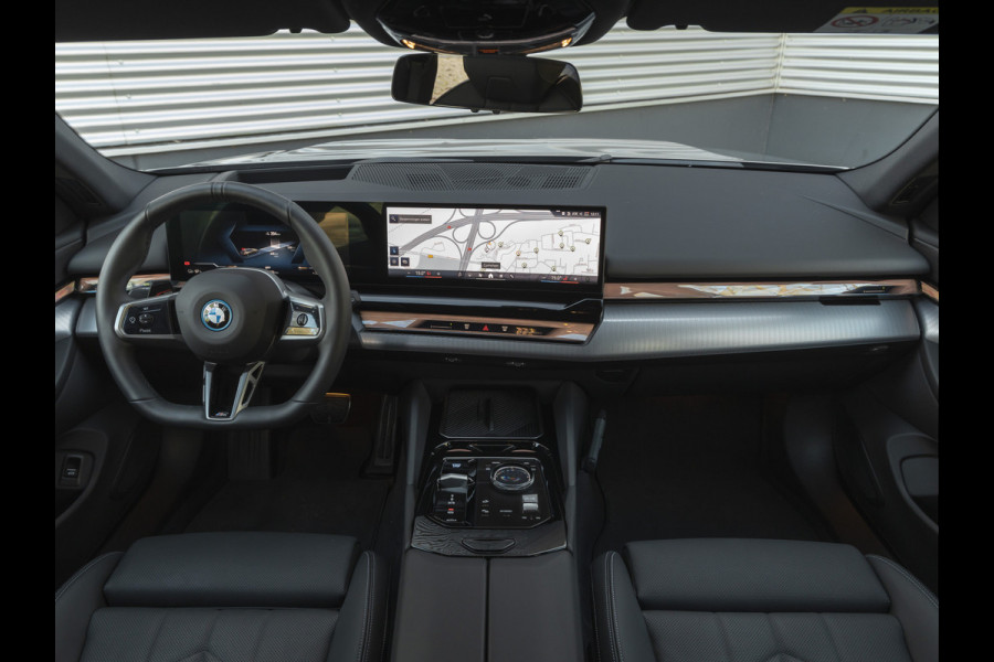 BMW i5 Touring eDrive40 M-Sport - Driving Ass Prof - Parking Ass Plus - Live Cockpit Prof