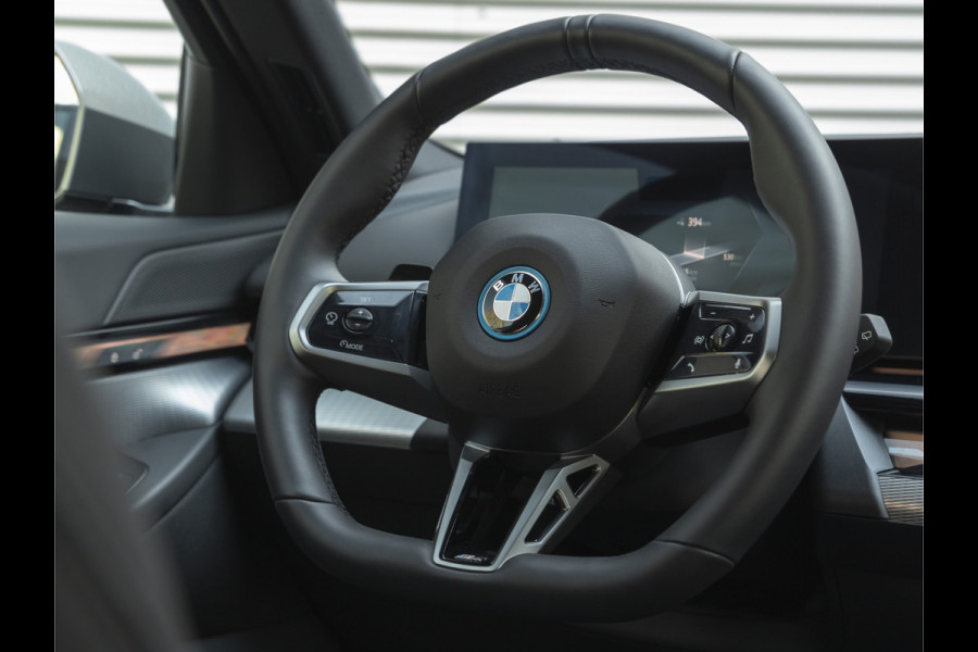 BMW i5 Touring eDrive40 M-Sport - Driving Ass Prof - Parking Ass Plus - Live Cockpit Prof