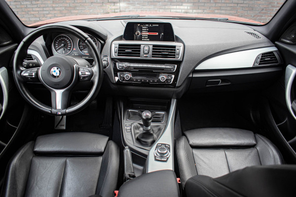 BMW 1-serie 125i M Sport | Handgeschakeld | Eindejaars opruiming van € 21.850.-