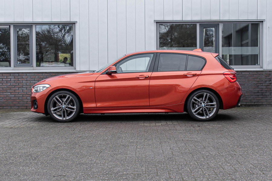 BMW 1-serie 125i M Sport | Handgeschakeld | Eindejaars opruiming van € 21.850.-