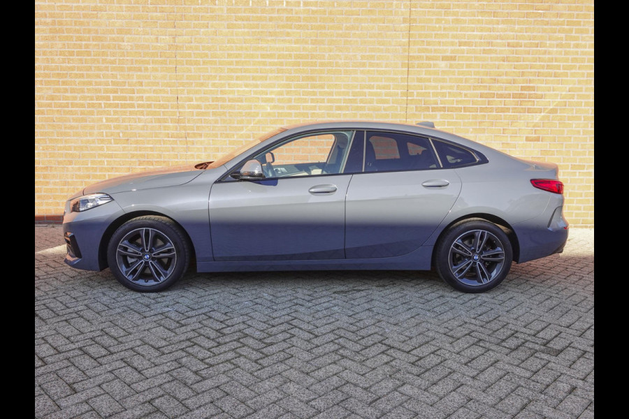 BMW 2 Serie Gran Coupé 218i Corporate High Executive | Demo | Navigatie | Carplay/Android Auto  | Head-up Dislpay | Blind Spot Assist | Adaptive Cruise Control | Camera | Parkeersensoren | Virtual Cockpit  | Ledverlichting Sfeerverlichting | Hifi systeem