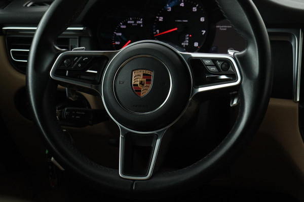 Porsche Macan 2.0 | Luchtvering | Leder/Alcantara | Full LED | Stoelverwarming | Navigatie | Memory | 21 inch | PDC | Sportstuur