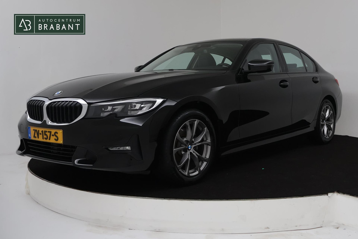 BMW 3-serie 320i Executive Edition Automaat (NAVIGATIE, CARPLAY, LEDER, 1e EIGENAAR, DEALER ONDERHOUDEN)