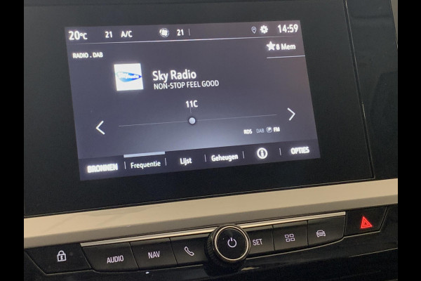 Opel Grandland 1.2 Turbo Level 2 Edition | Apple Carplay/Android Auto | Stoelverwarming | Stuurverwarming | All Season Banden | Parkeer Sensoren Voor/Achter |