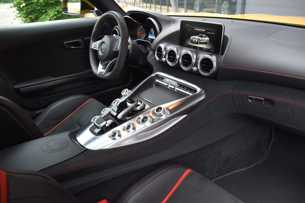 Mercedes-Benz AMG GTS S 4.0 V8 | KERAMISCHE REMMEN | PANORAMADAK | AMG RIDE CONTROL | AMG PERFORMANCE SEATS | BURMESTER SURROUND | SFEERVERLICHTING |