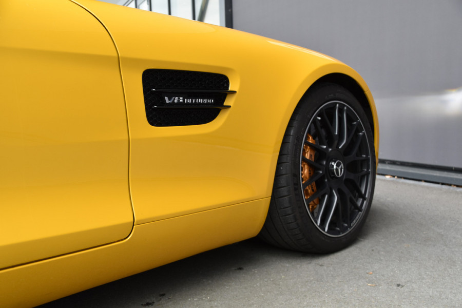 Mercedes-Benz AMG GTS S 4.0 V8 | KERAMISCHE REMMEN | PANORAMADAK | AMG RIDE CONTROL | AMG PERFORMANCE SEATS | BURMESTER SURROUND | SFEERVERLICHTING |