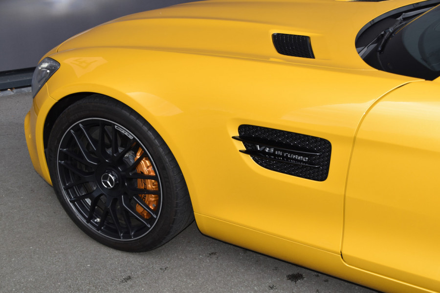 Mercedes-Benz AMG GTS S 4.0 V8 | KERAMISCHE REMMEN | PANORAMADAK | AMG RIDE CONTROL | AMG PERFORMANCE SEATS | BURMESTER SURROUND | SFEERVERLICHTING |