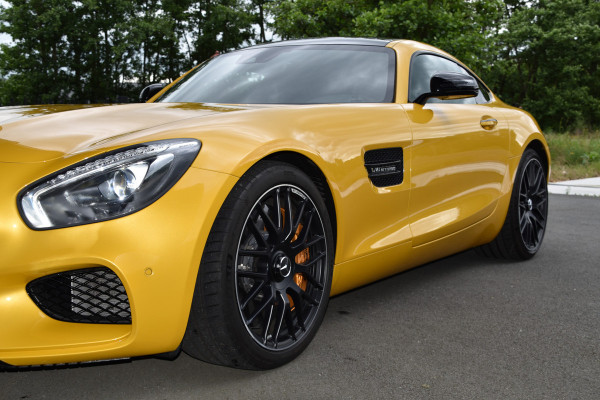 Mercedes-Benz AMG GTS S 4.0 V8 | KERAMISCHE REMMEN | PANORAMADAK | AMG RIDE CONTROL | AMG PERFORMANCE SEATS | BURMESTER SURROUND | SFEERVERLICHTING |