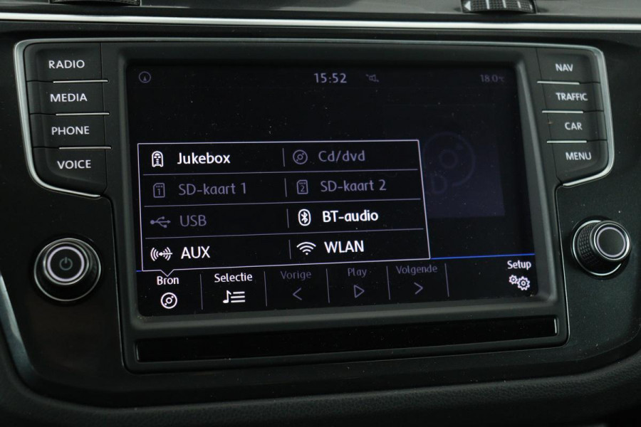 Volkswagen Tiguan 1.4 TSI Connected Series | Leder | Trekhaak | Camera | Carplay | Park Assist | Full LED | Climate control | Cruise control