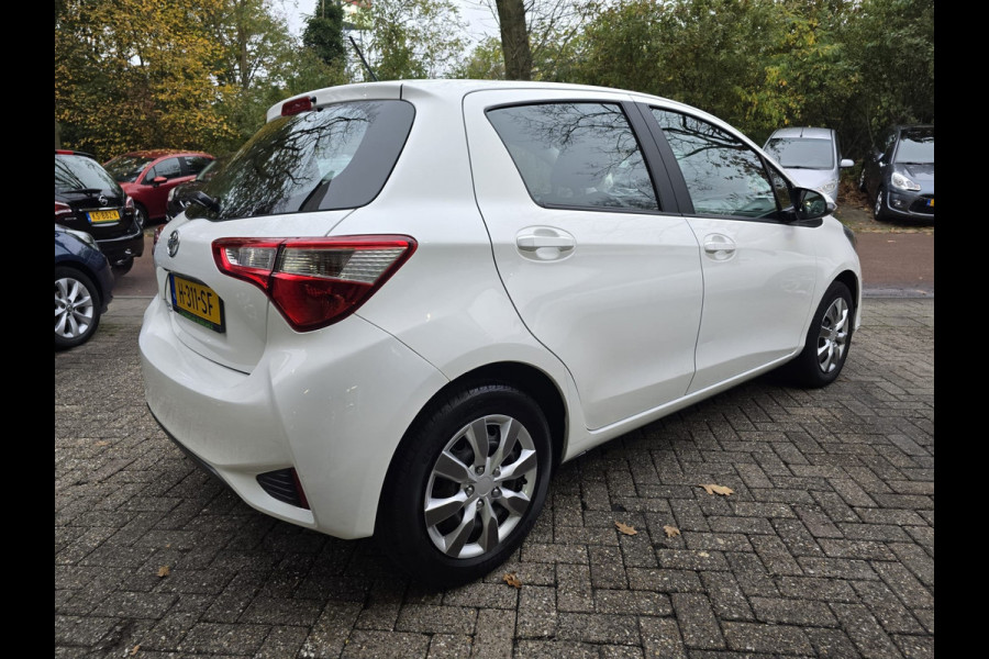 Toyota Yaris 1.5 VVT-i Dynamic | 12MND GARANTIE | NW APK | CAMERA | CRUISE |