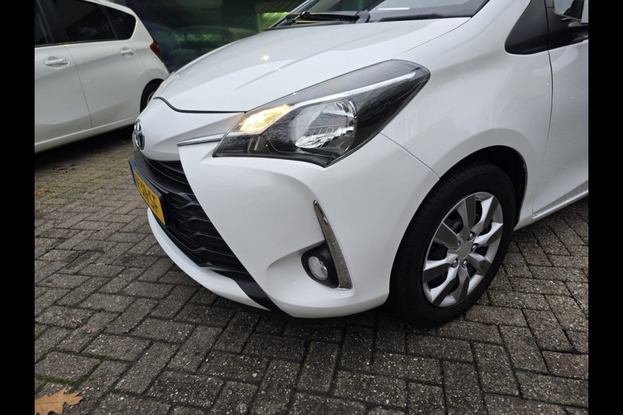 Toyota Yaris 1.5 VVT-i Dynamic | 12MND GARANTIE | NW APK | CAMERA | CRUISE |