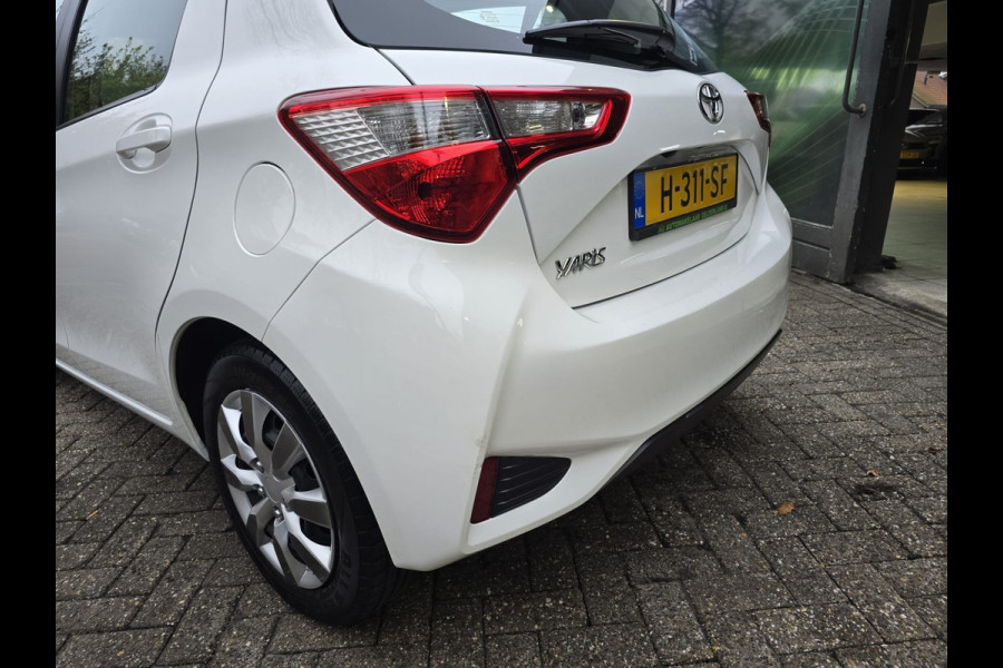 Toyota Yaris 1.5 VVT-i Dynamic | 12MND GARANTIE | NW APK | CAMERA | CRUISE |