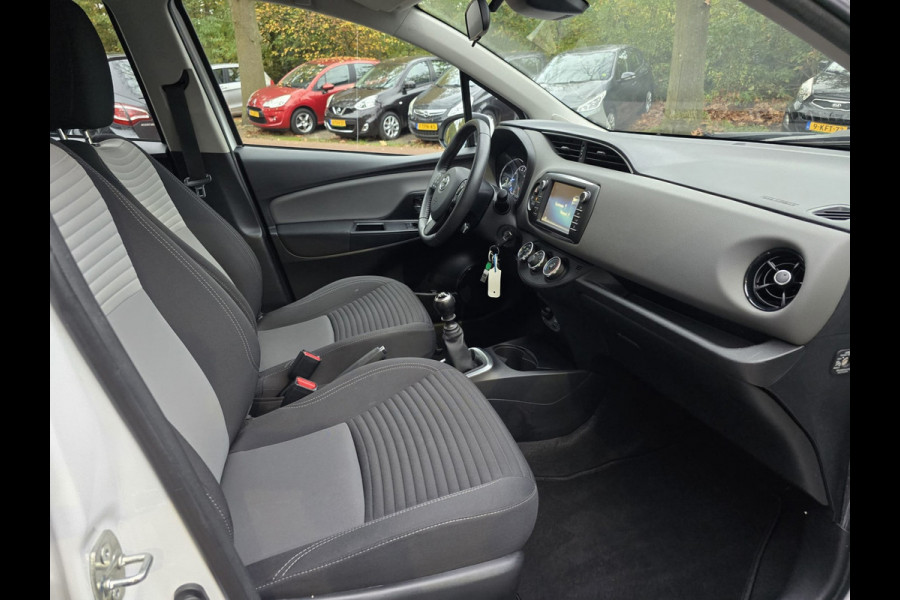 Toyota Yaris 1.5 VVT-i Dynamic | 12MND GARANTIE | NW APK | CAMERA | CRUISE |