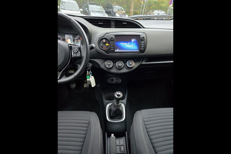 Toyota Yaris 1.5 VVT-i Dynamic | 12MND GARANTIE | NW APK | CAMERA | CRUISE |