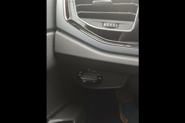 Volkswagen Taigo 1.5 TSI R-Line 150 pk IQ MATRIX LED CARPLAY NAVI 18''LMV CAMERA STOELVERW.