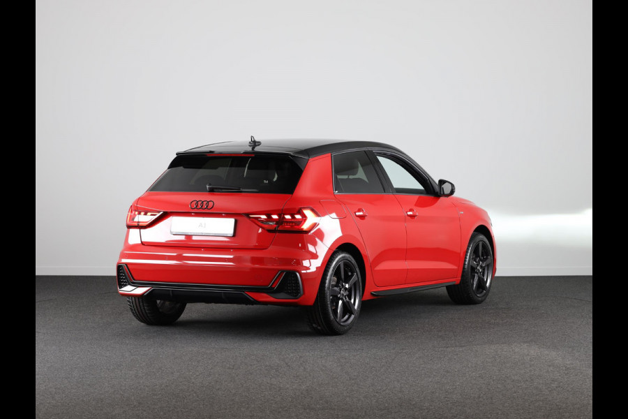 Audi A1 Sportback 35 TFSI S edition Optiekpakket zwart plus, parkeerhulp plus, automatische 2 zone airco