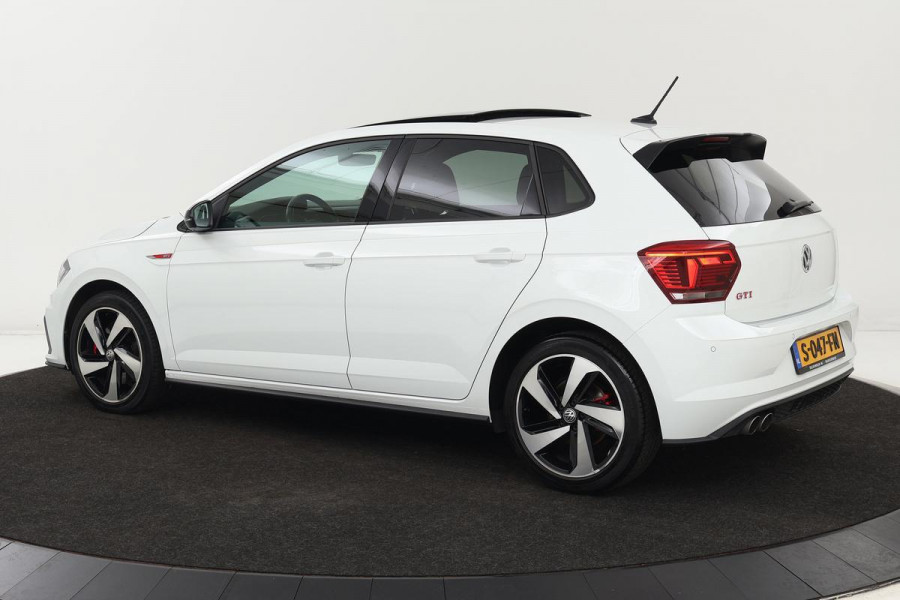 Volkswagen Polo 2.0 TSI GTI | Panoramadak | Carplay | Full LED | Active Info | Stoelverwarming | PDC | Adaptive Cruise | Navigatie