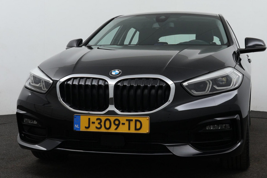 BMW 1-serie 118i Executive Edition Automaat (NAVIGATIE, CARPLAY, PARKEERSENSOREN, LED, 1e EIGENAAR, DEALER ONDERHOUDEN)