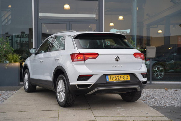 Volkswagen T-Roc 1.5 TSI Style Business / Adaptive / CarPlay / El. kofferbak / Sensoren / Navigatie