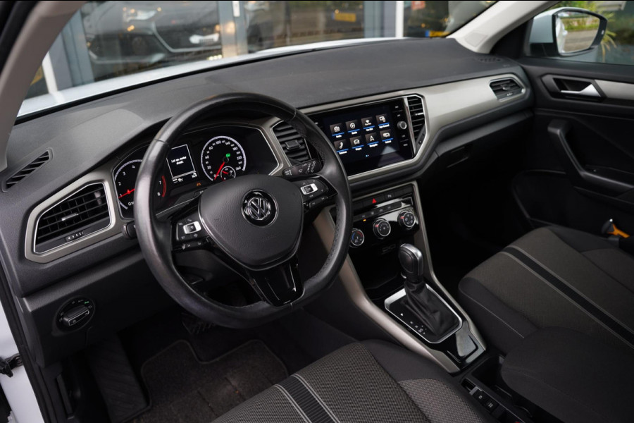 Volkswagen T-Roc 1.5 TSI Style Business / Adaptive / CarPlay / El. kofferbak / Sensoren / Navigatie