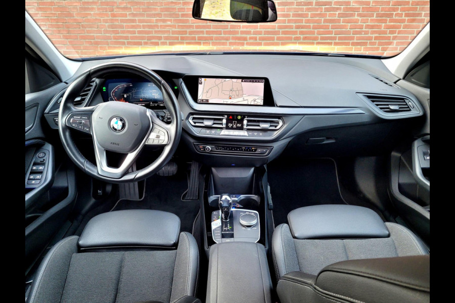 BMW 1-serie 118i Sport Line, Carplay, Virtual Cockpit, DAB (1e eig. NL-auto met NAP)