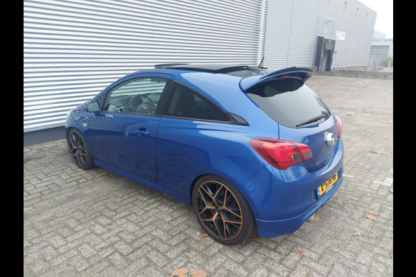 Opel Corsa 1.6 Turbo OPC Nurnberg Edit. airco,cruisecontrol,parkeersensoren achter,panoramadak,