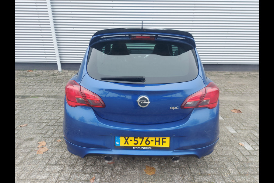 Opel Corsa 1.6 Turbo OPC Nurnberg Edit. airco,cruisecontrol,parkeersensoren achter,panoramadak,