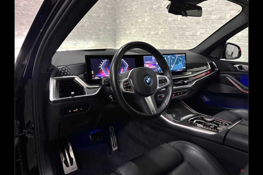 BMW X5 xDrive50e M-Performance Seats | M-Sport Pro | 360 View | ACC | Panorama | Soft-Close | Carbon | Ambiente Geur & verlichting | Head-Up | Stoelventilatie | Memory | Drive-Recorder | Harman-Kardon | 22'' | Laser-LED | Zonwering | Iconic-Glow | 4-Zone Clima | Trekhaak | Keyless-Entry | Leder-Pakket | ISO-Glas | Luchtvering | Draadloos laden | Carplay |