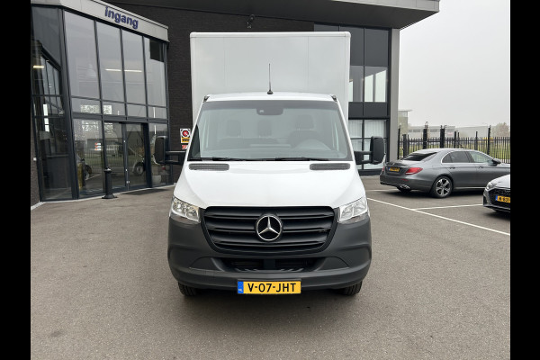 Mercedes-Benz Sprinter 516 CDI Bakwagen / 1000KG Laadklep / Zijdeur / MBUX / Camera / Carplay navigatie / Airco