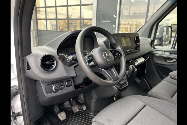 Mercedes-Benz Sprinter 516 CDI Bakwagen / 1000KG Laadklep / MBUX / Camera / Airco / Carplay navigatie