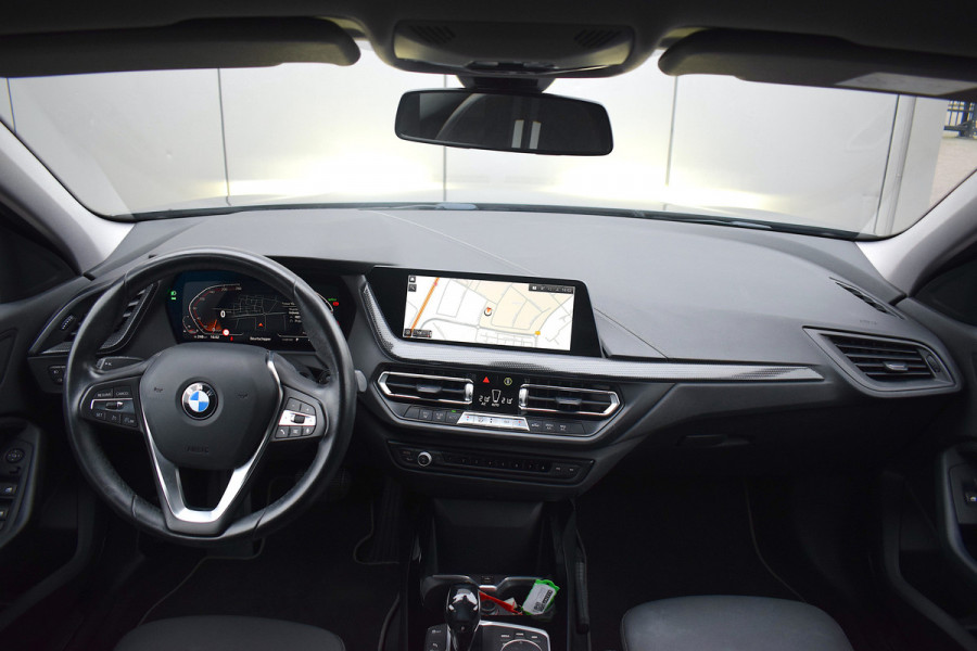 BMW 1-serie 118i Executive | Sport | Virtual | Ambient | CarPlay | Half Leer